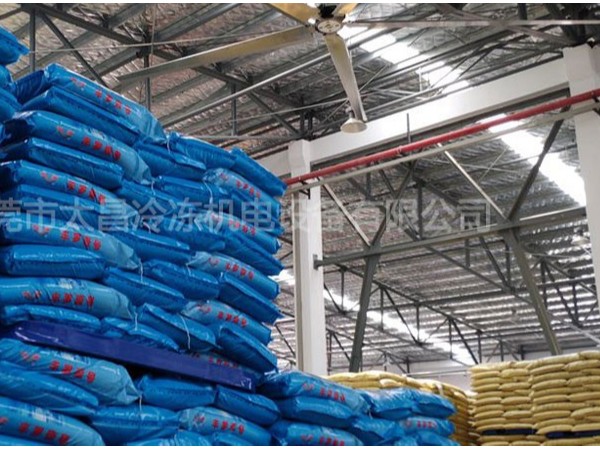 高大空間通風(fēng)降溫一定要用工業(yè)大風(fēng)扇,用了才知道效果這么好！